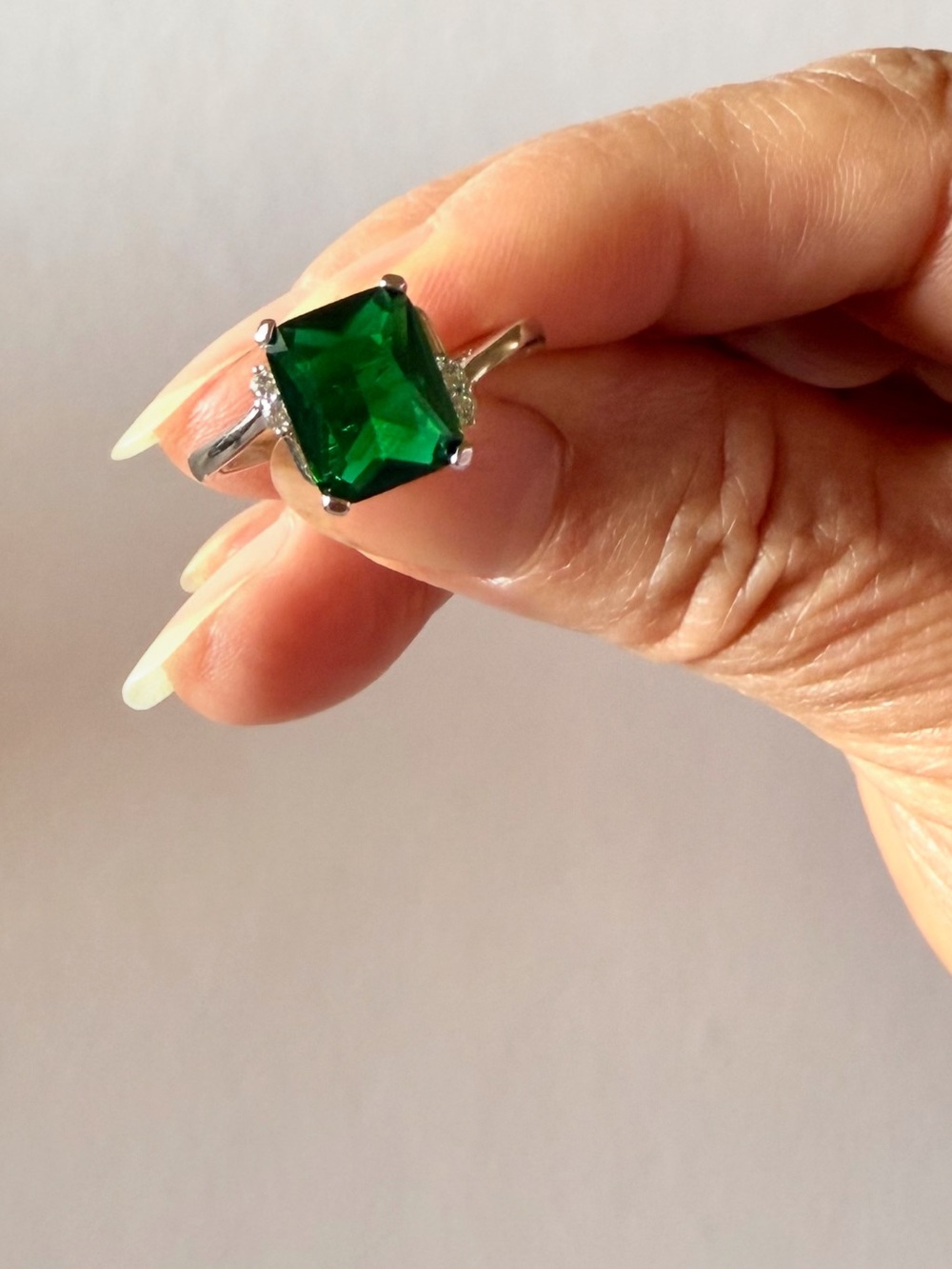 Elegant Green Emerald-Women Jewelry Size9